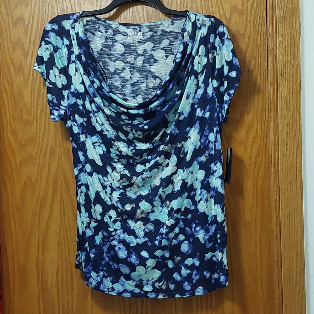 Woman's Apt 9 Estentials Muti Color Shawl CollarTop  0X